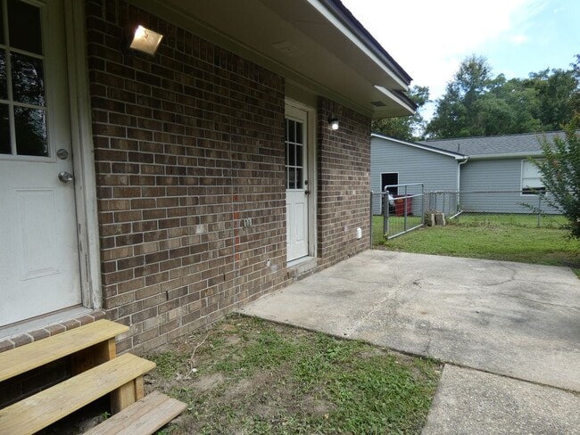 Building Photo - Comfortable/Affordable 3/1.5 - Pace