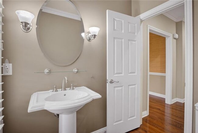 Building Photo - 402 Georgetowne Ct