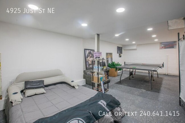 Building Photo - 4925 Just St NE