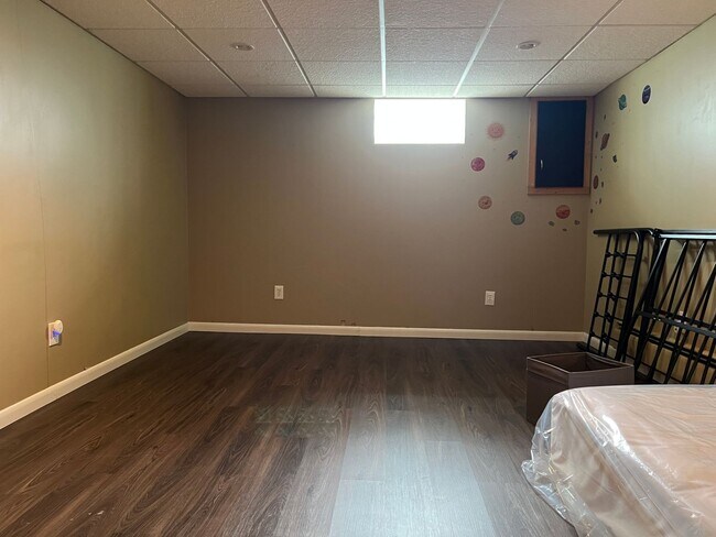 Building Photo - 743 Lander Rd