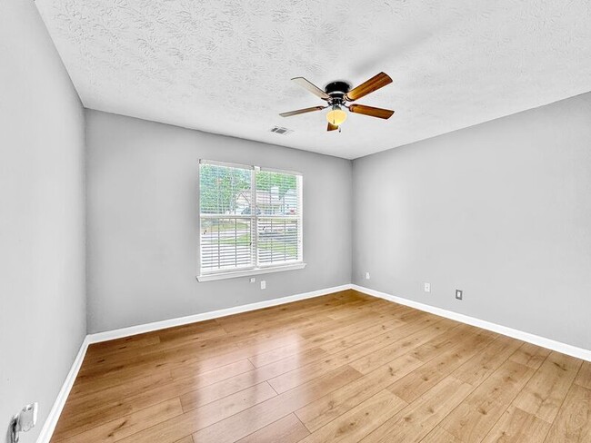 Building Photo - 10623 Pine Forest Ln
