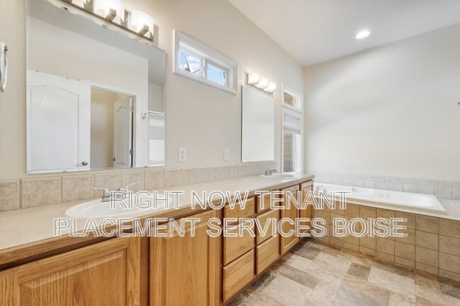 Building Photo - 3945 N Waterloo Way