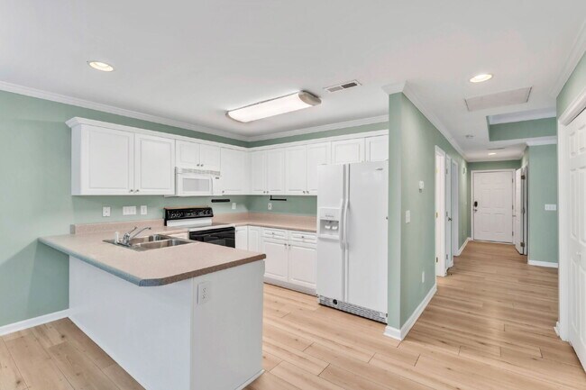 Building Photo - Spacious 3BR, 2BA Townhome with 2-Car Garage & Fireplace $1850/mo rent***