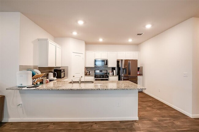 Building Photo - 908 Vogel Dr