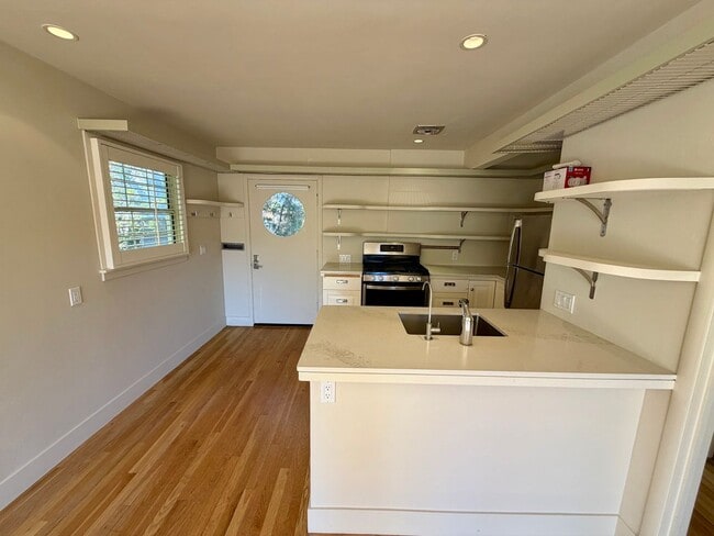 Building Photo - 1072F-A/B-PGPM-T/L-CS