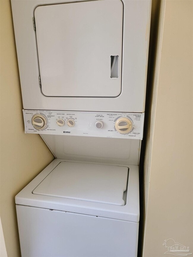 Building Photo - 512 E De Soto St