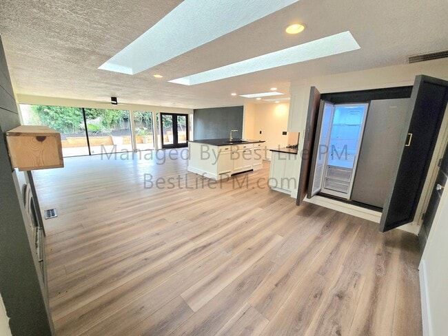 Building Photo - 150 Narain Ct