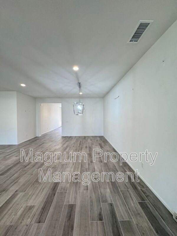 Building Photo - 34913 Limecrest Pl