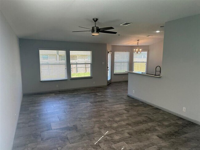 Building Photo - 2234 Bentwood Dr