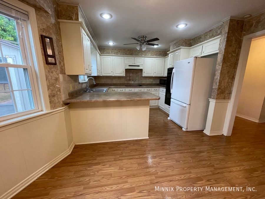 Building Photo - 6712 Gainsborough Rd