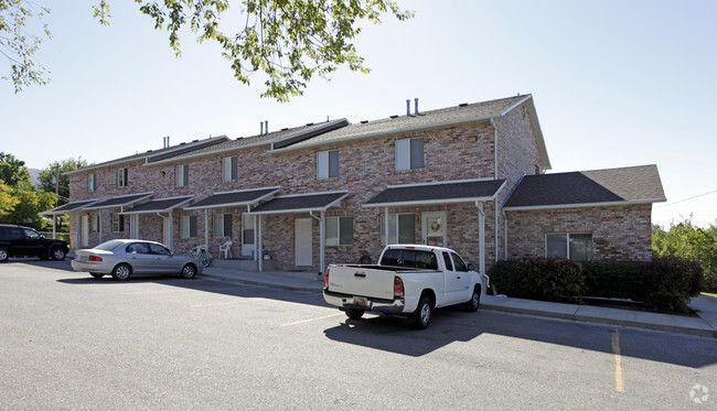 Building Photo - Lake Townhomes