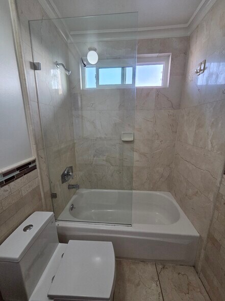 Building Photo - 1344 N Martel Ave