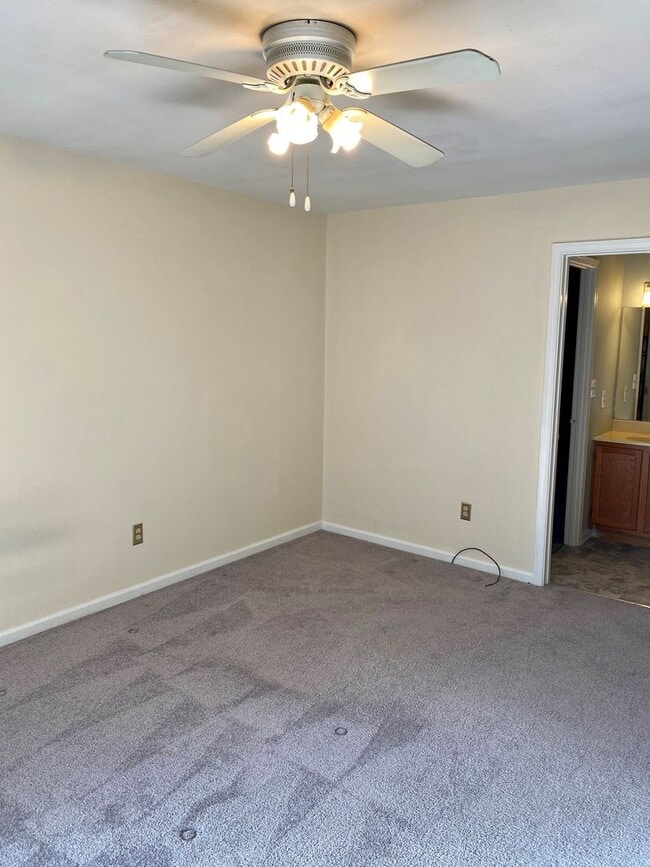 Building Photo - Amazing 2-Bedroom/2-Bathroom Condo with Parking Space in West Chester! Available mid-February!