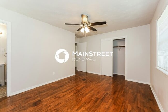 Building Photo - 3 Bedroom Pet-Friendly Home in Farmers Branch, TX with Main Street Renewal