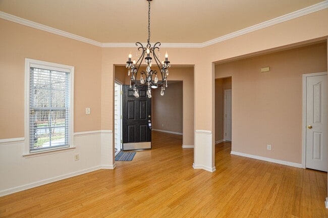 Building Photo - Inviting rancher ready now!