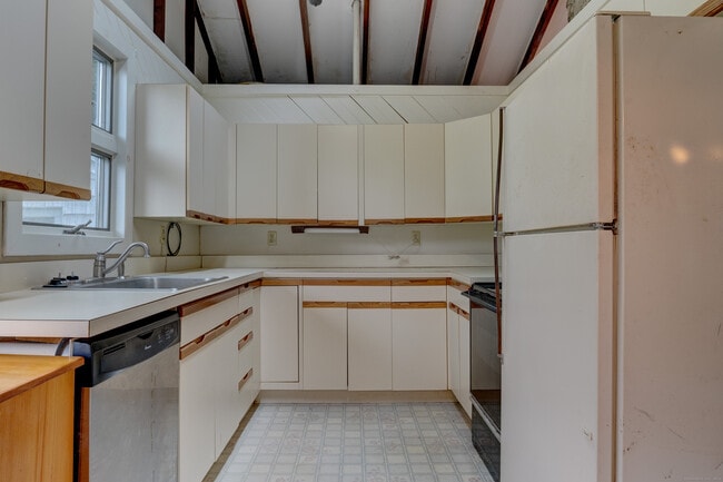 Building Photo - 285 Deepwood Dr
