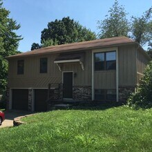 Building Photo - COMING SOON! Beautiful 3 Bedroom House in ...