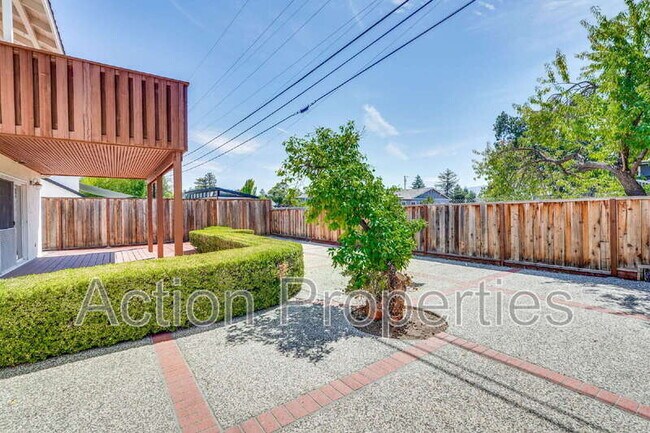 Building Photo - 3806 Century Dr