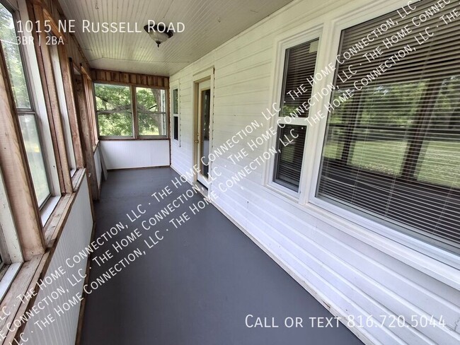 Building Photo - 1015 NE Russell Rd.