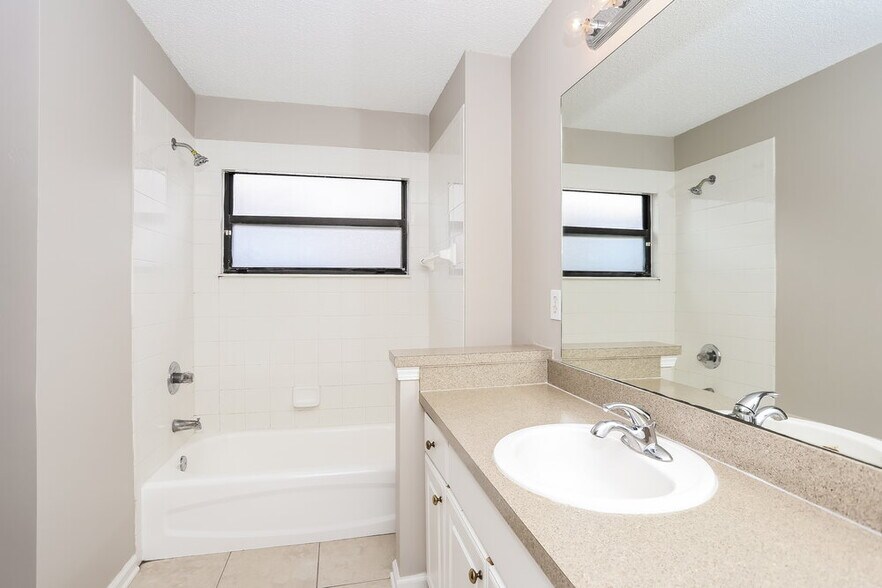 Building Photo - 2479 Coachman Lakes Dr