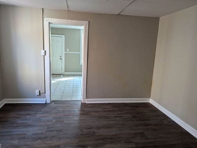 Building Photo - Great Price, Professionally Managed, Literal One Minute to Shopping and Dining!