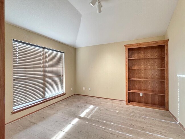 Building Photo - 14021 Harvest Cir