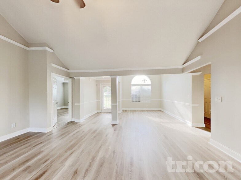 Building Photo - 602 Chartwell Ct