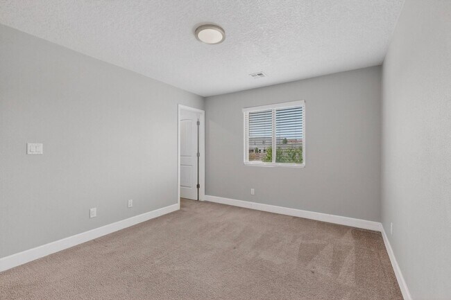 Building Photo - 5603 Linq Ct NE