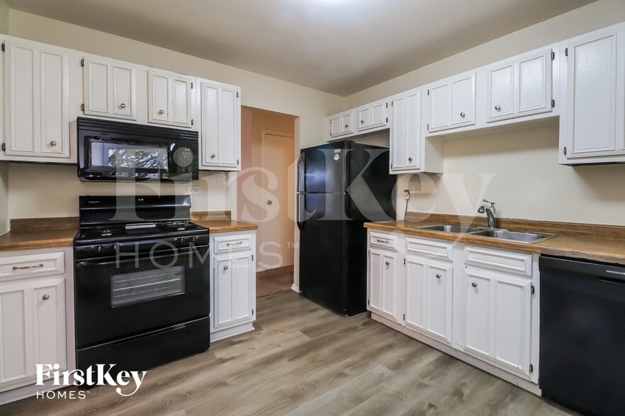 Building Photo - 7437 W Hickory Creek Dr