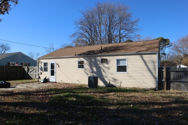Building Photo - 1815 Convair Ln