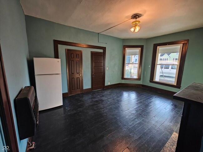 Building Photo - 392 W Broadway St