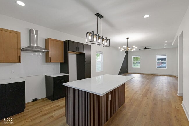 Building Photo - 35 S Bradley Ave
