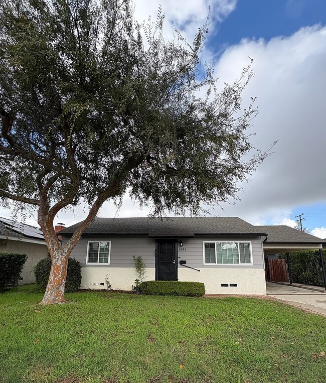 Building Photo - 1843 Santa Fe Ave