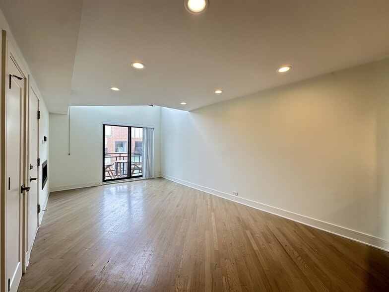Building Photo - 853 W Grace St