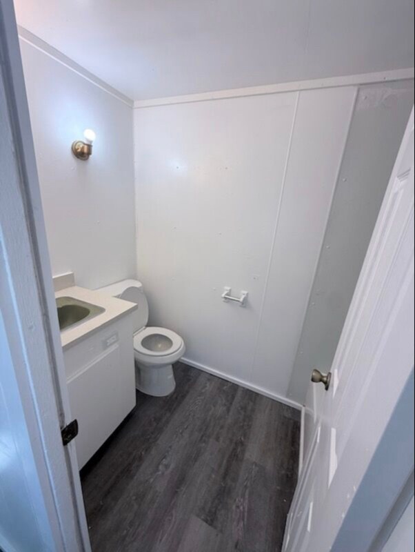 Building Photo - 215 Weeks Rd