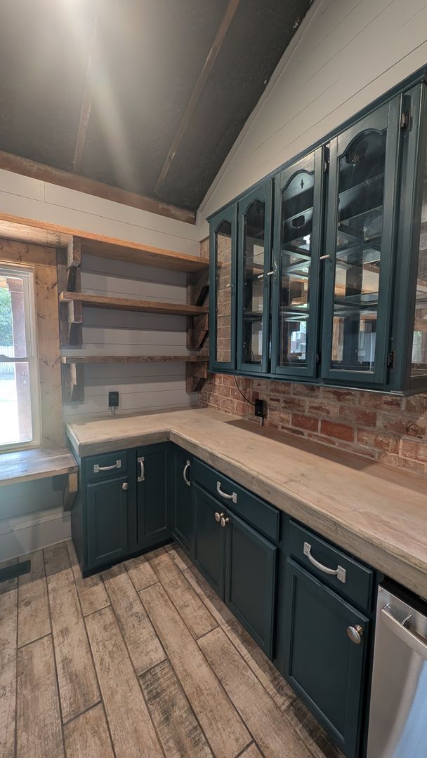 Building Photo - Completely remodeled Studio Home