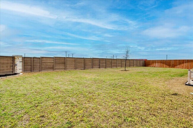 Building Photo - 125 Frogmore Lp