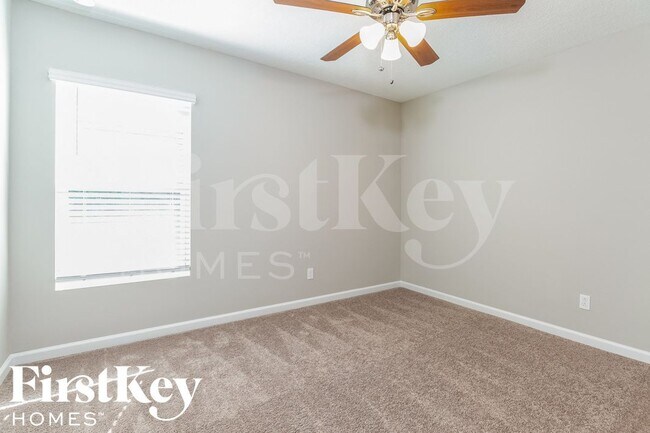 Building Photo - 1133 SW Eleuthera Ave