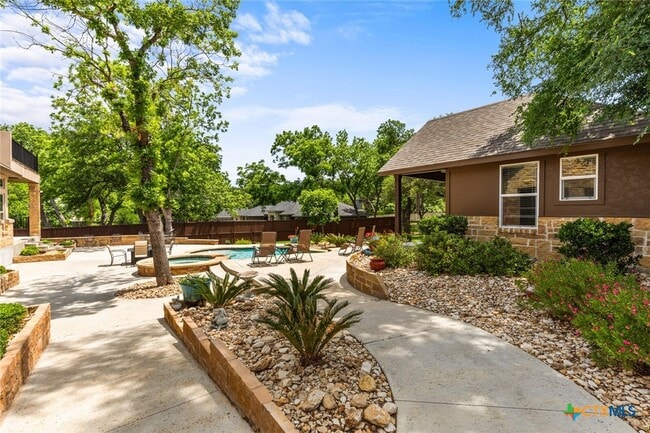 Building Photo - 1605 Alta Vista Loop