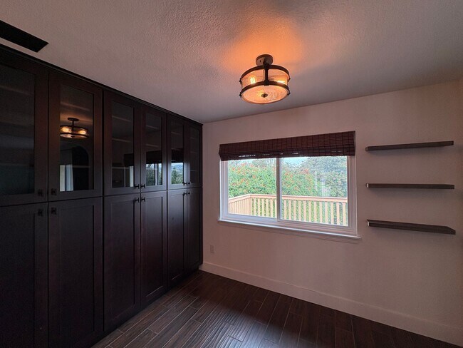 Building Photo - Spacious Vista Home with Large Lot, Designer Finishes & Guest Suite