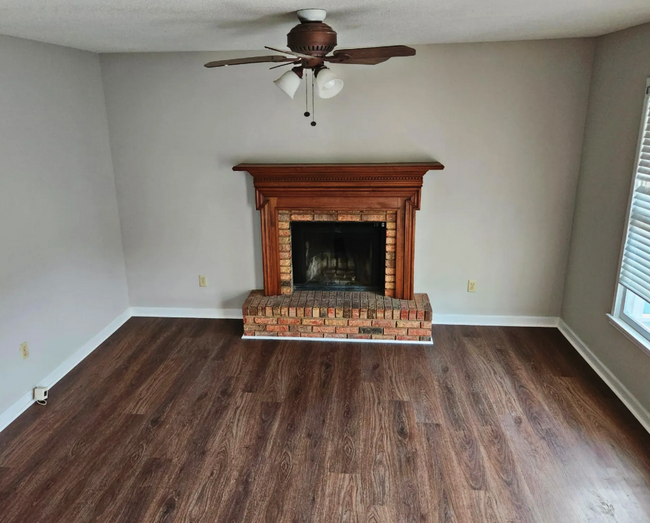 Living Room w/ Fireplace - 429 Buckingham Cir