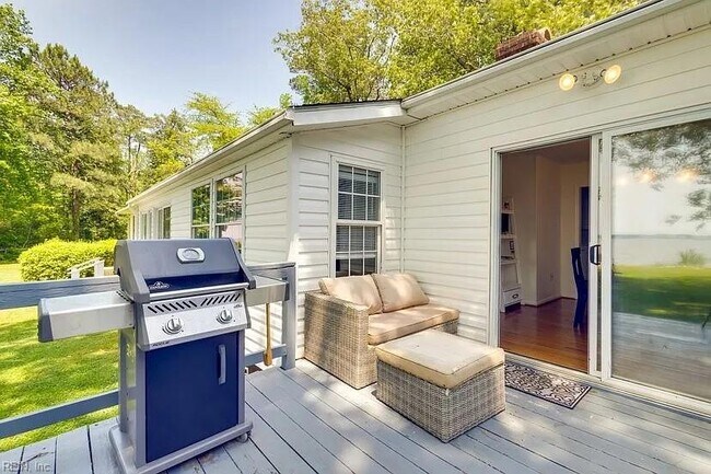 Building Photo - Coastal Living at Weaver