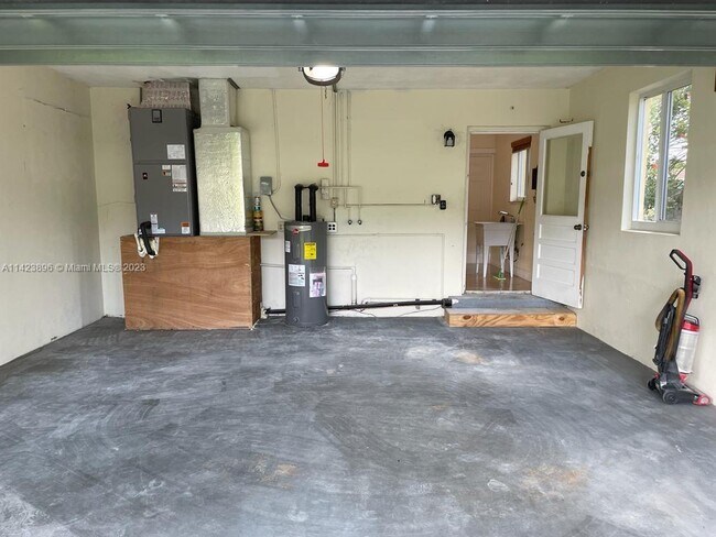 Building Photo - 361 SW 60th Ave