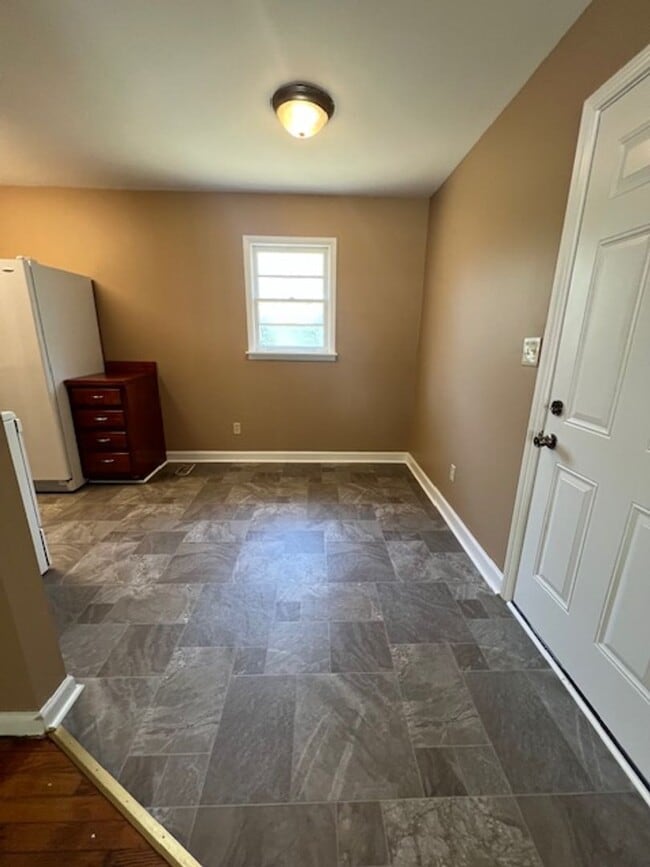 Building Photo - 3 Bedroom, 1 Bath Home in Harlem