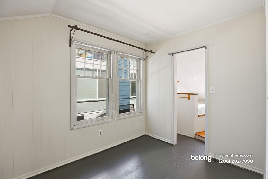 Building Photo - 4302 Woodlawn Ave N