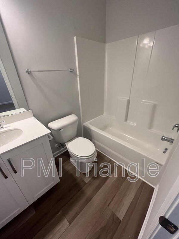 Building Photo - 802 Oak Center Dr