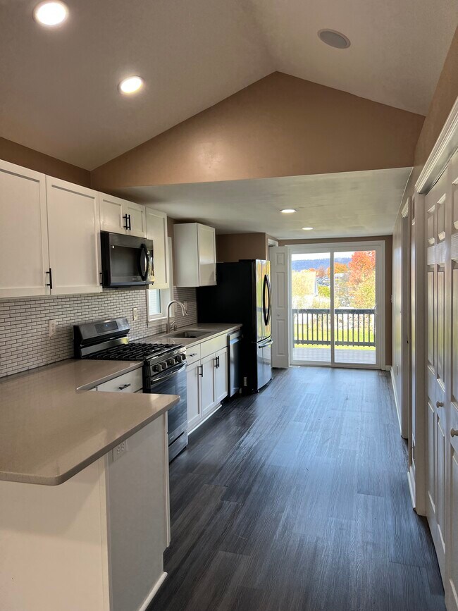 Building Photo - 5303 Woodland Rd