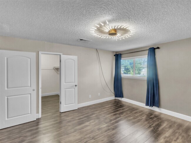 Building Photo - 7044 S Dairy Ashford Rd