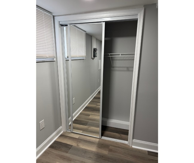 Building Photo - 3325 E Monument St