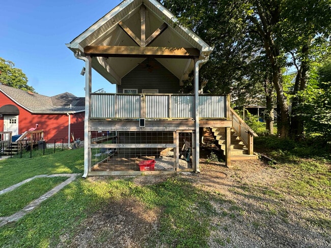 Building Photo - 639 Park St